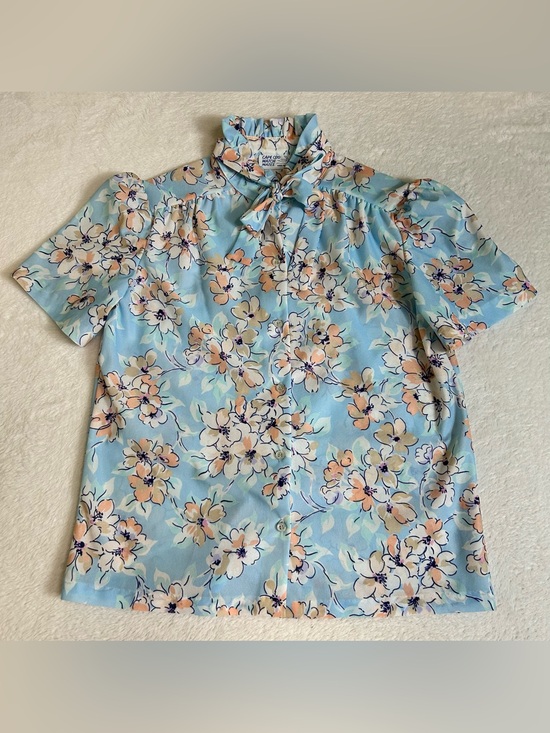 Cape Cod Tops - Cape Cod Women's Blouse Size Small Blue Floral Short Sleeve Button Up Vintage